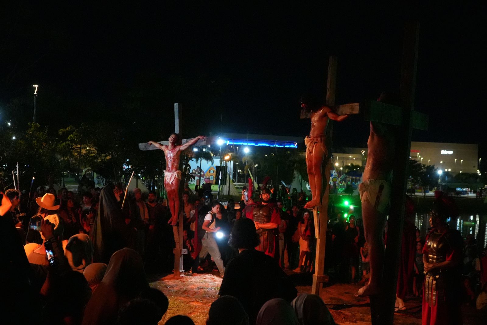 O Parque da Cidade se transformou em uma verdadeira cidade cenográfica a céu aberto durante a apresentação